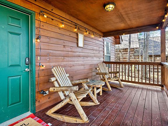5th image of 1219 Ski View Ln