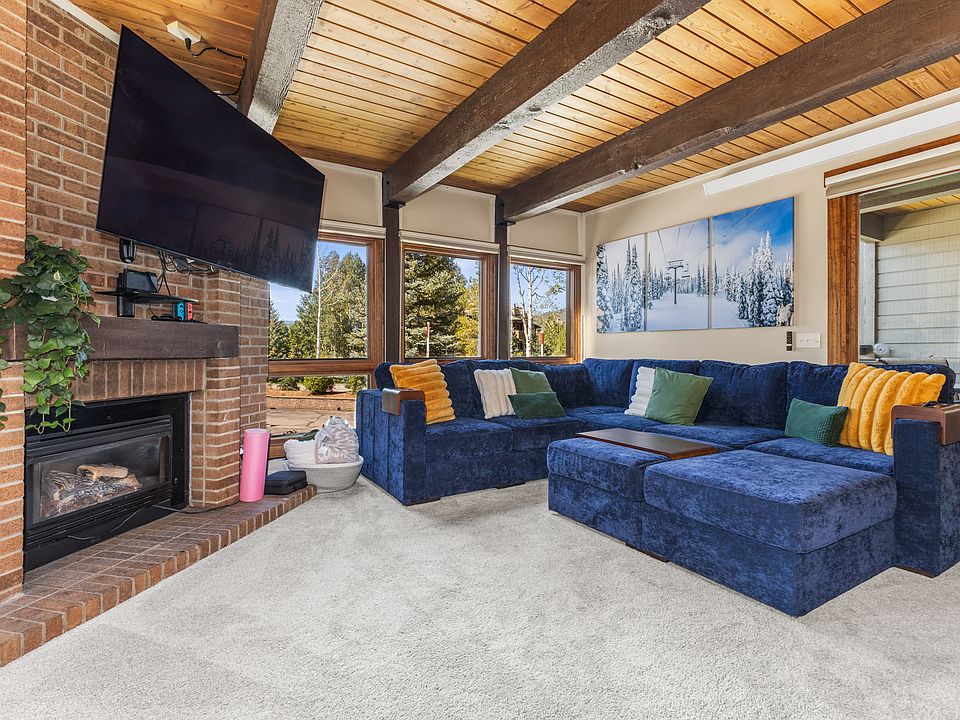 Living Room with Gas Fireplace