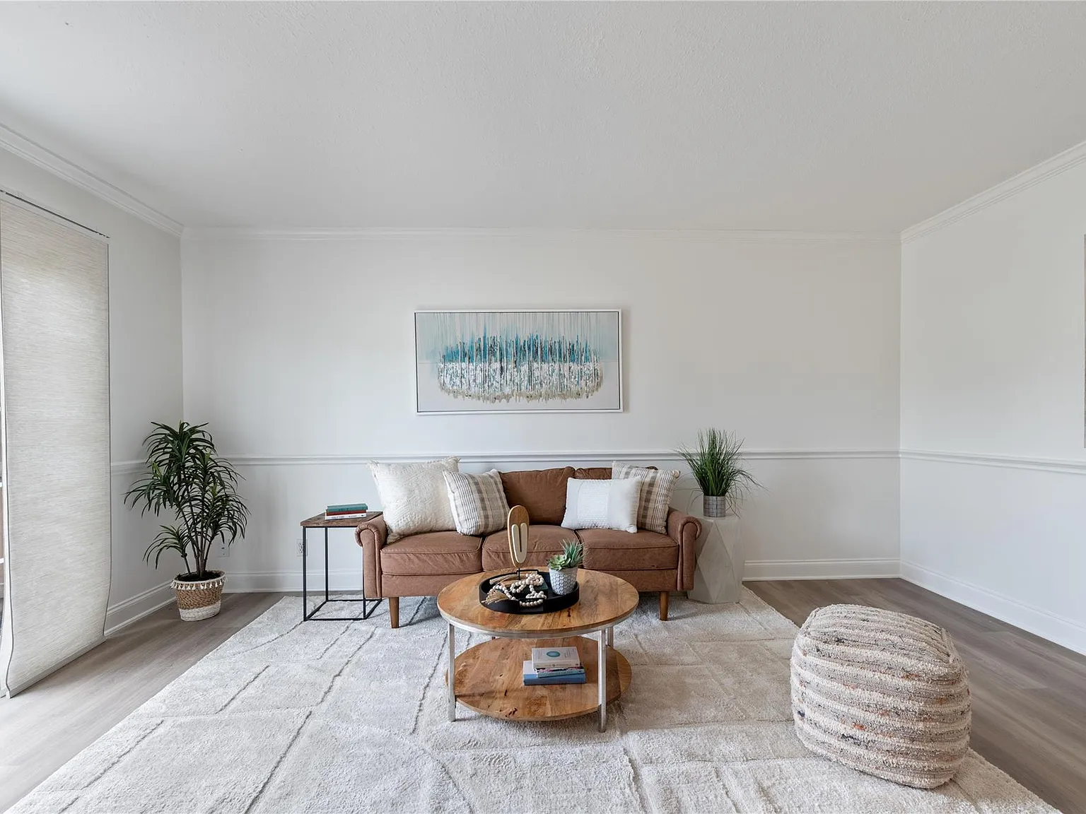 2 bed, 1.5 bath, 945 sqft, $1,850 — Photo 2