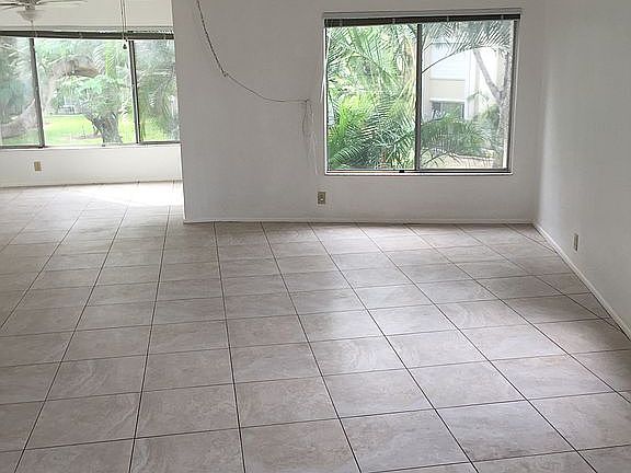 2nd image of 2264 Winkler Ave APT 209