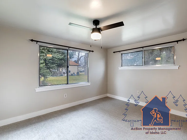 1013 W Willow Ave — Photo 16
