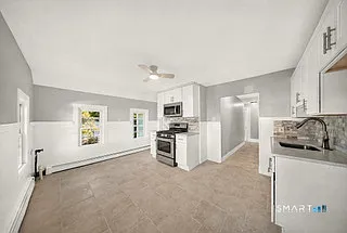 2 bed, 1.0 bath, 3097 sqft, $1,900 — Photo 2