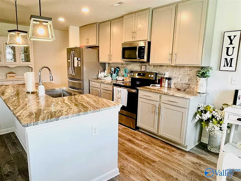 115 Edgestone Dr — Photo 14