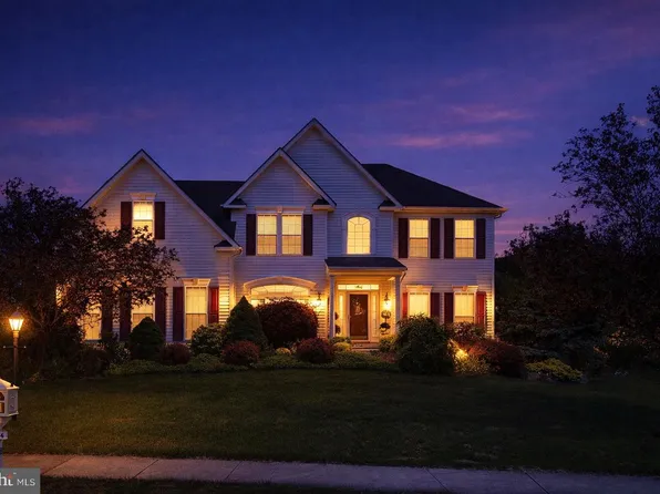 1034 Runaway Dr, Pennsburg, PA 18073