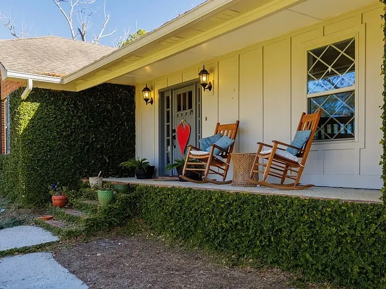 412 Terrace Blvd — Photo 2