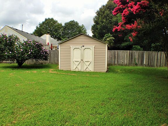 4th image of 5440 Lilac Cres