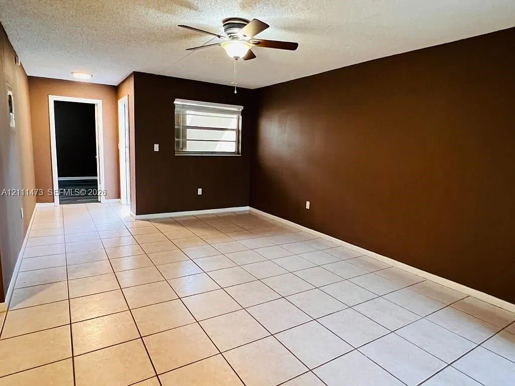Palm Terrace Condo — Photo 4