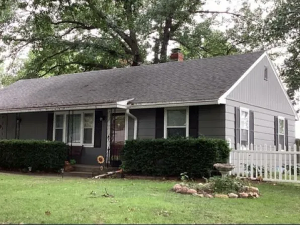 2231 NW Taylor St, Topeka, KS 66608