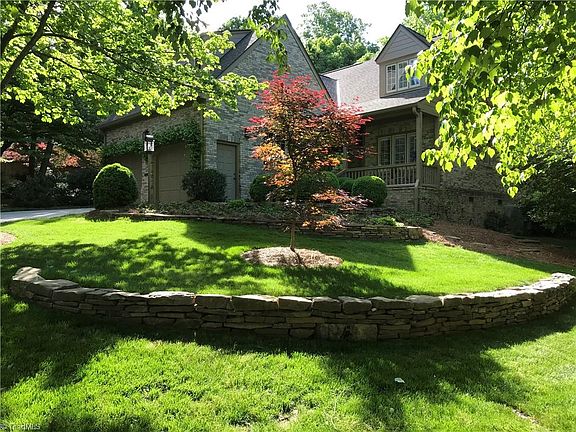 3rd image of 9 Sturbridge Ln