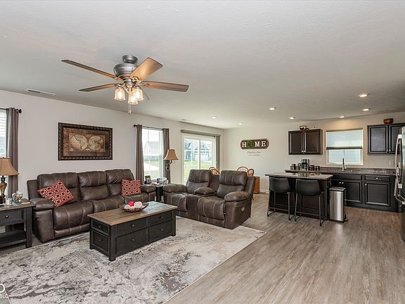 3rd image of 181 Kiawah Dr
