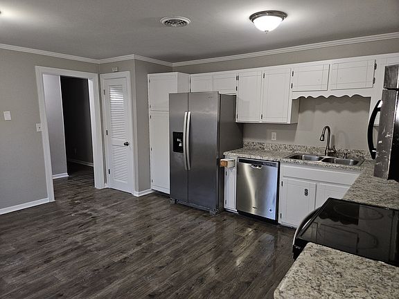 5th image of 309 Pioneer Dr