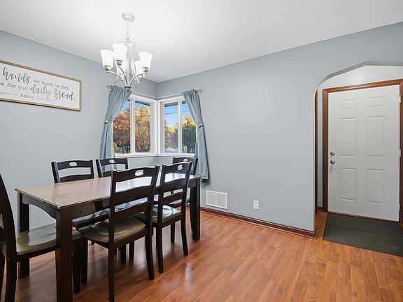 5th image of 818 Lincoln Ave S