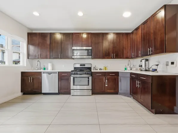 918 East 32nd Street image 5 of 24