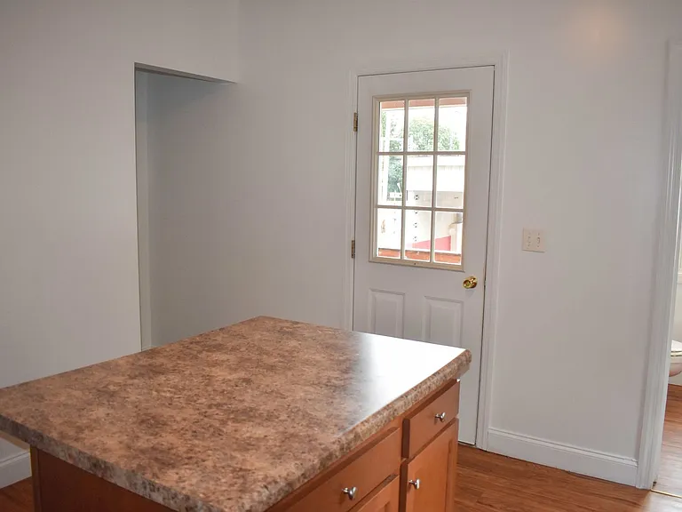 316-318 N Henderson St — Photo 14
