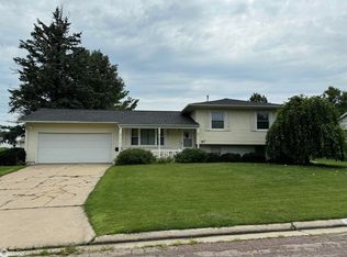 102 Thunderbird Dr, Marshalltown, IA 50158