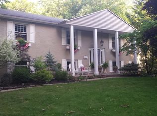 4 Robin Hood Rd, Montebello, NY 10901