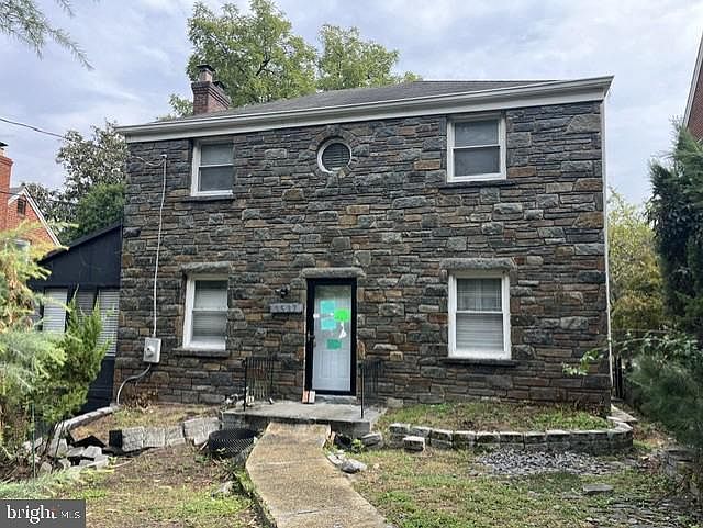 1st image of 3537 Highwood Dr SE