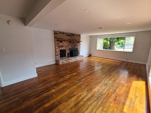 5th image of 1633 Russ St