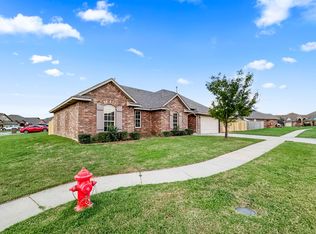 11713 SW 21st St, Yukon, OK 73099