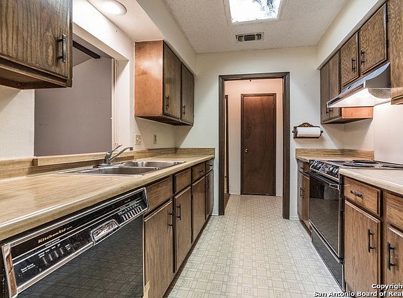 5th image of 105 Andorra Dr