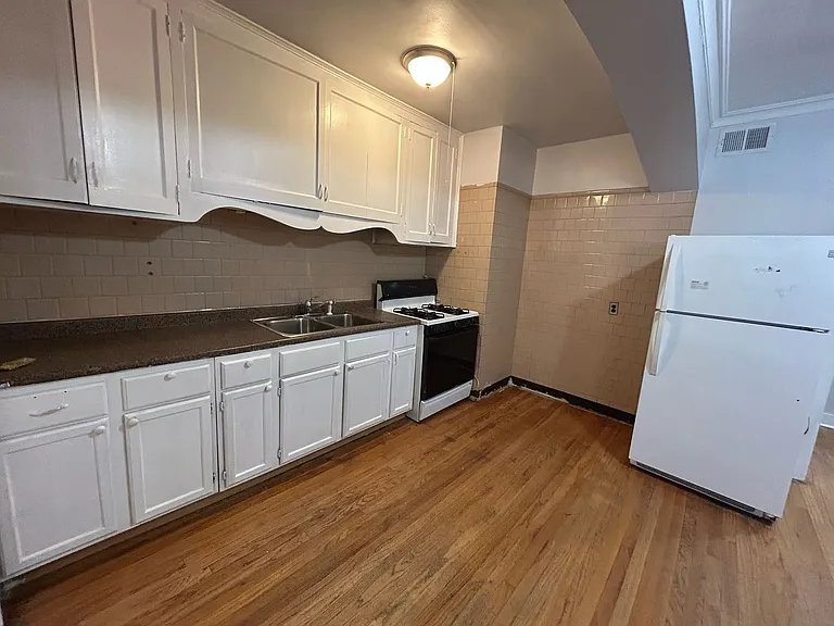 4334 W Lawrence Ave — Photo 4