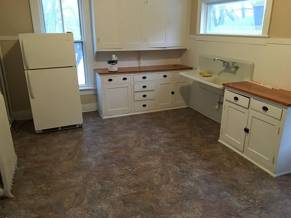 1st image of 332 N Jackson St APT 2