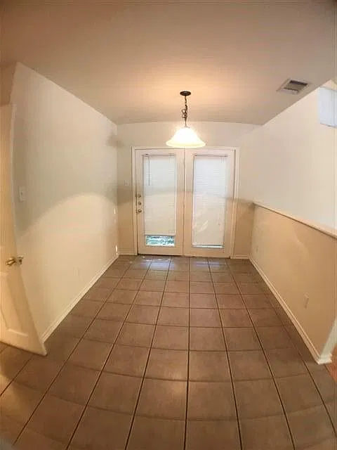 3 bed, 2.0 bath, 1870 sqft, $2,400 — Photo 4