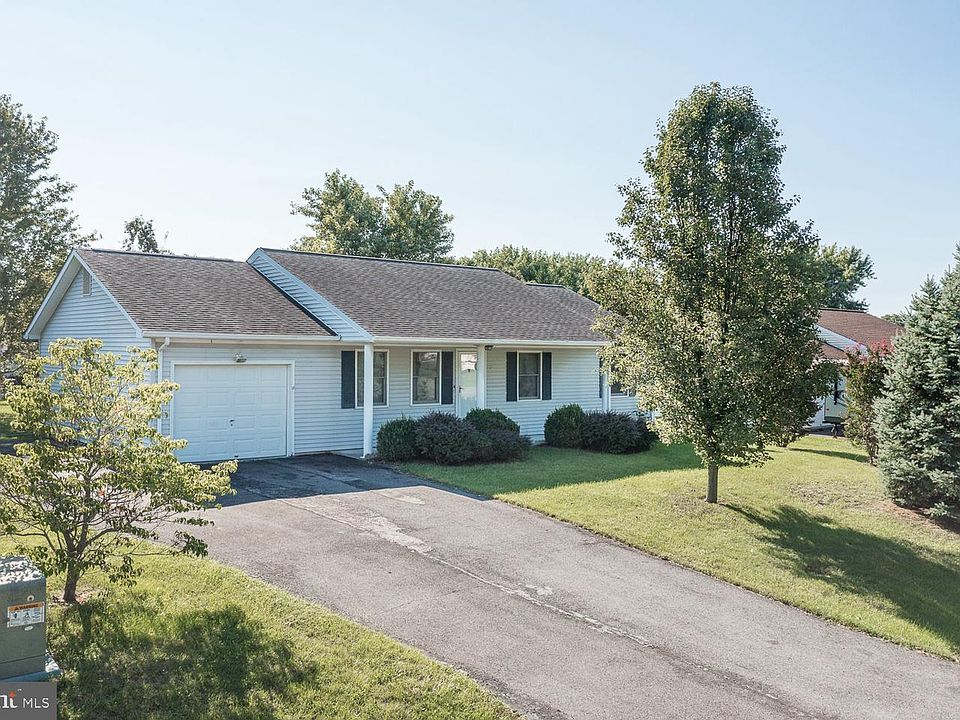 1st image of 212 Warbler Dr