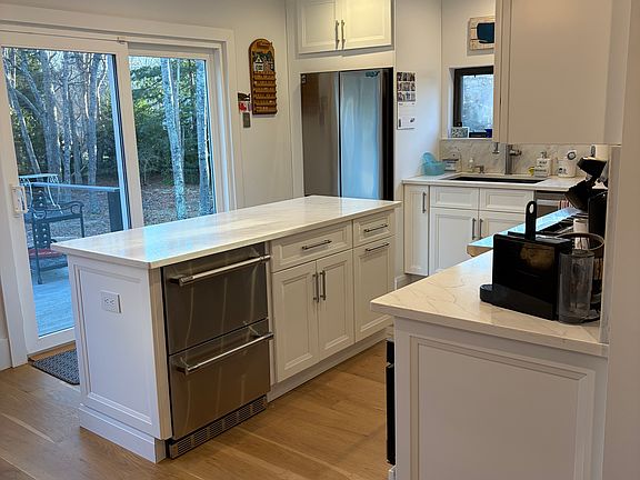 5th image of 40 Bonac Wood Ln