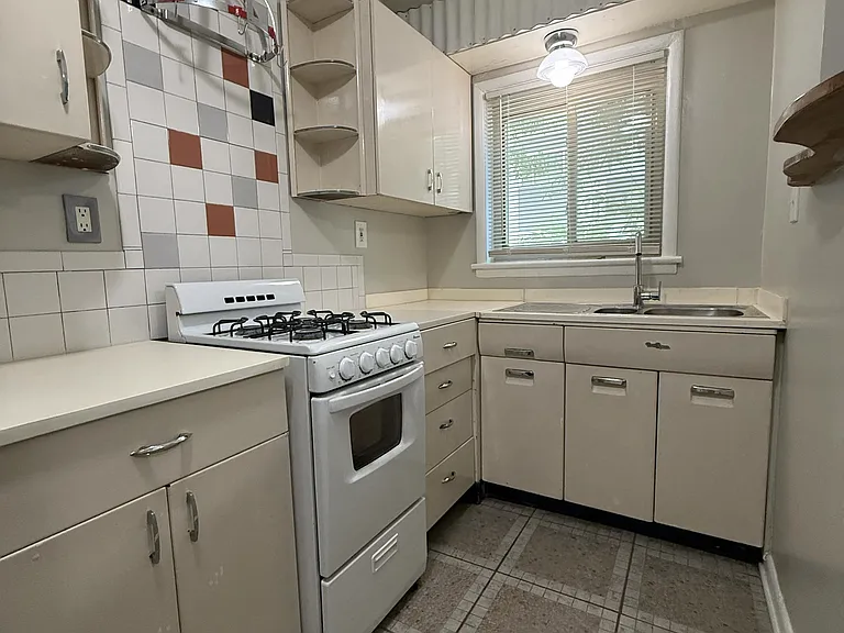 1978 Wellbourne Dr NE #2 — Photo 5