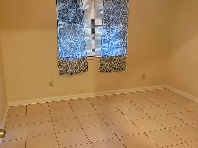 1820 Seay Ct — Photo 3