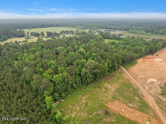 5th image of Calhoun Ln