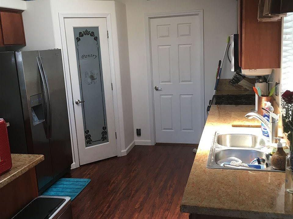 2nd image of 621 Victoria Ct