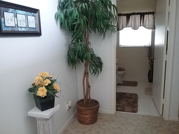 4th image of 1321 Fairfax Cir E