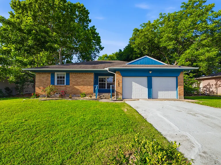 1206 Bandera Ln — Photo 1