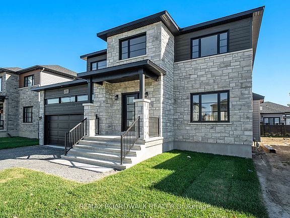 2nd image of 619 Geneva Cres
