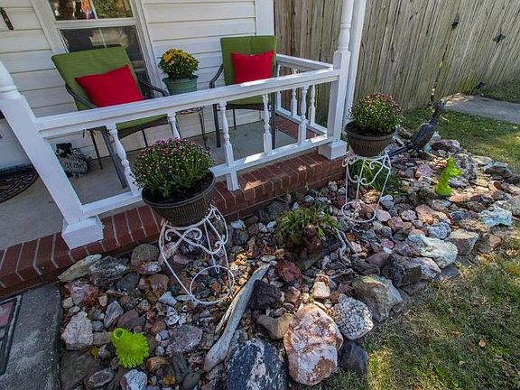 3rd image of 1018 W Linden St
