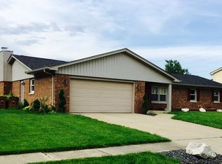 4710 Woodcrest Dr, Columbus, IN 47203