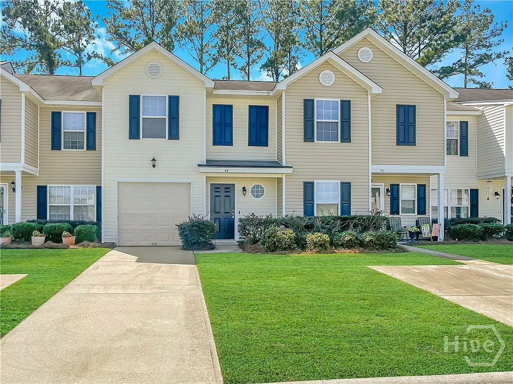 3 bed, 2.5 bath, 1660 sqft, $2,100 — Photo 2