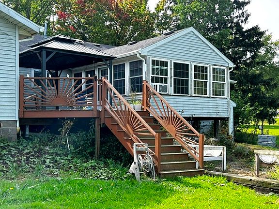 3rd image of 2160 Hillborn Rd