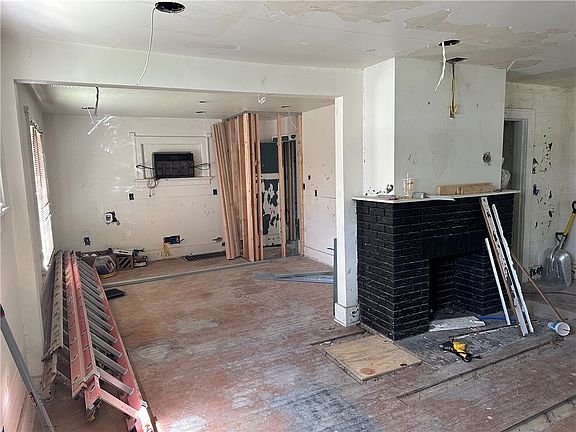 5th image of 621 Westwood Ave
