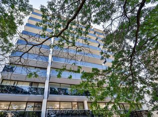 15 Walmer Rd #505, Toronto, ON M5R 2X1