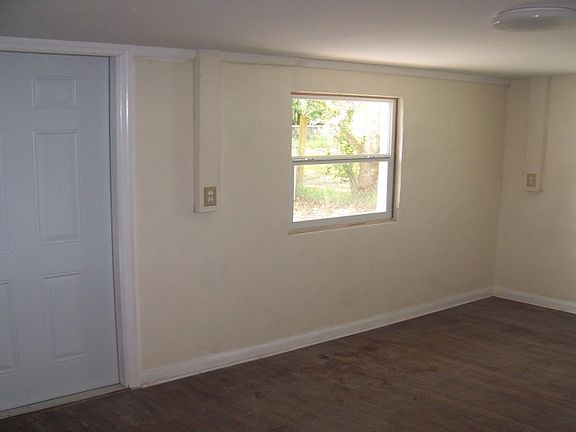 3rd image of 1331 Long St