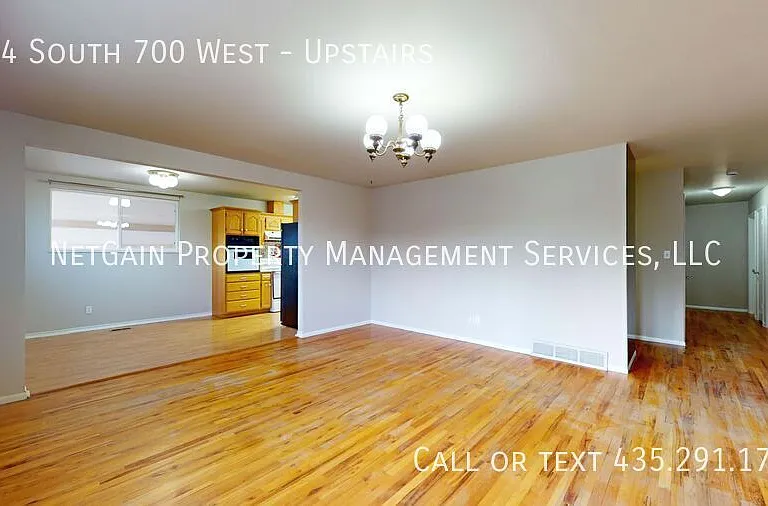 424 S 700 W #UPSTAIRS — Photo 3
