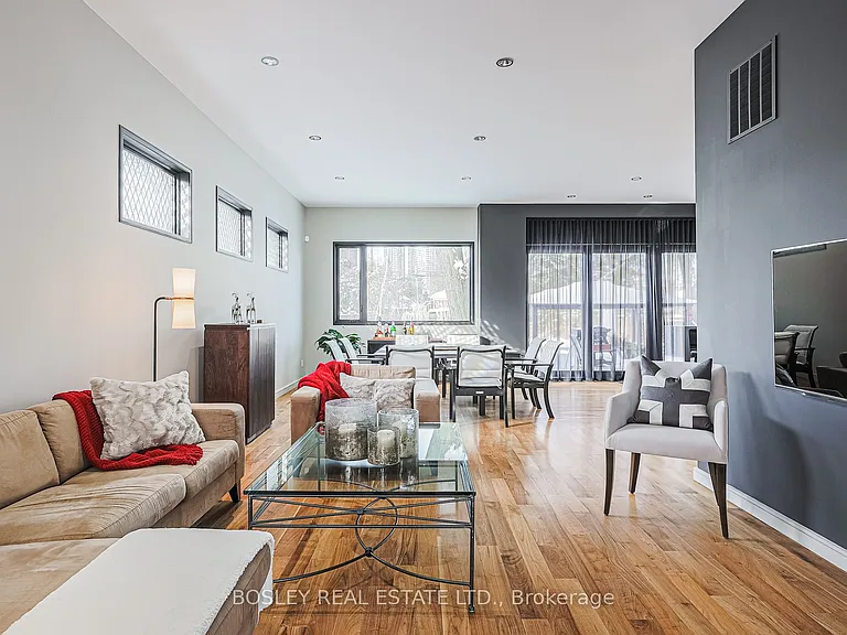 10 Graystone Gdns — Photo 3