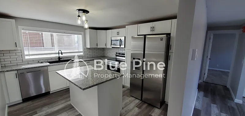 Building Photo - 2348 Stace St #2