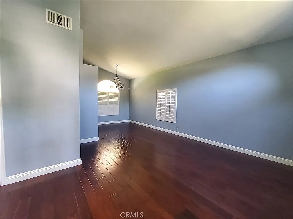 3 bed, 2.5 bath, 1410 sqft, $4,200 — Photo 4