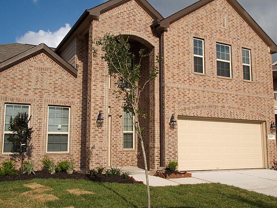 NEW! Brookstone Collection, "Emory" Plan by Lennar Homes with Brick Elevation B. This Beautiful 2 St