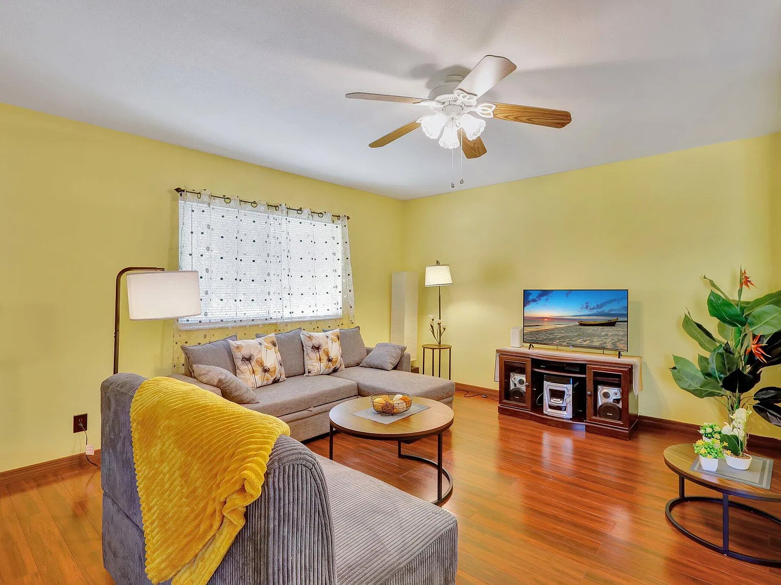 1 bed, 1.5 bath, 720 sqft, $1,200 — Photo 4
