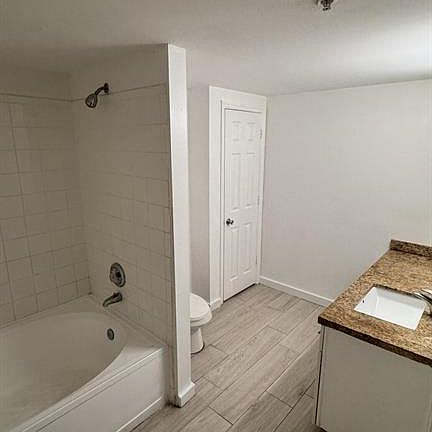 3rd image of 201 SW 116th Ave APT 108